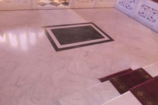 Λευκό μάρμαρο Αφιονισμένος και λεπτομέρειες από πράσινο Τήνου και κόκκινο ριτσωνας